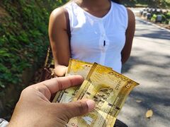 පාරේදී සෙට් වෙලා සල්ලි වලට ගහපු කෑල්ල Sri lankan Garment Slut sex For money Go Back Home